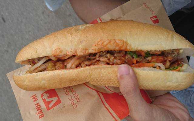 Tiệm Bánh Bánh Mì V+ - Tuệ Tĩnh
