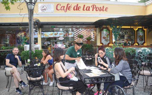 Tiệm Bánh Café De La Poste - Công Xã Paris