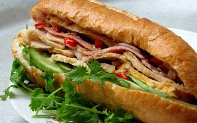 Tiệm Bánh Bánh Mì Kẹp Chả Bò Sáu Mập