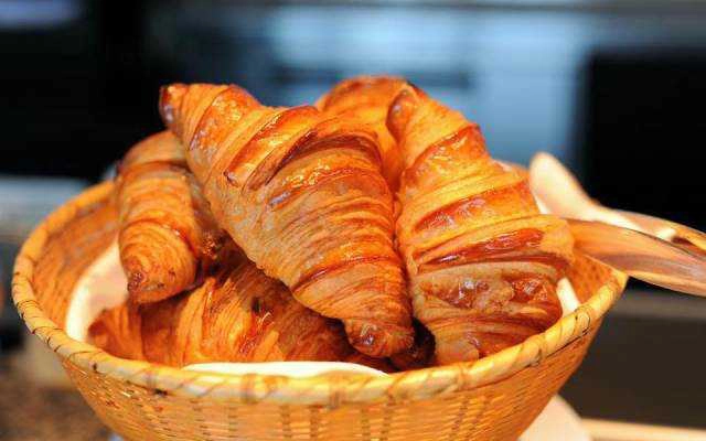Tiệm Bánh Croissant Bakery