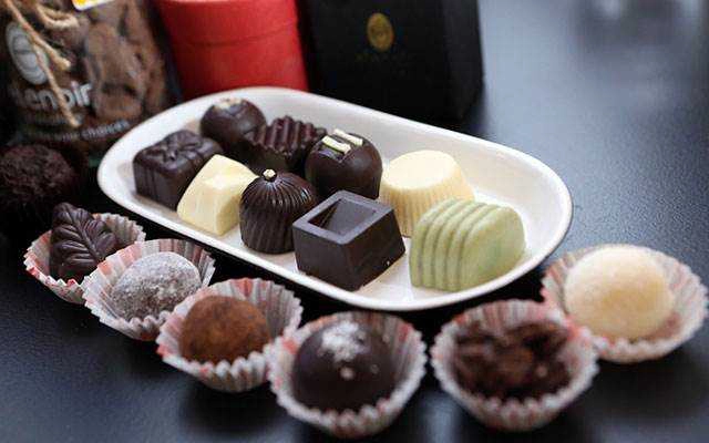 Tiệm Bánh Elenoir Chocolate - Hoa Lan