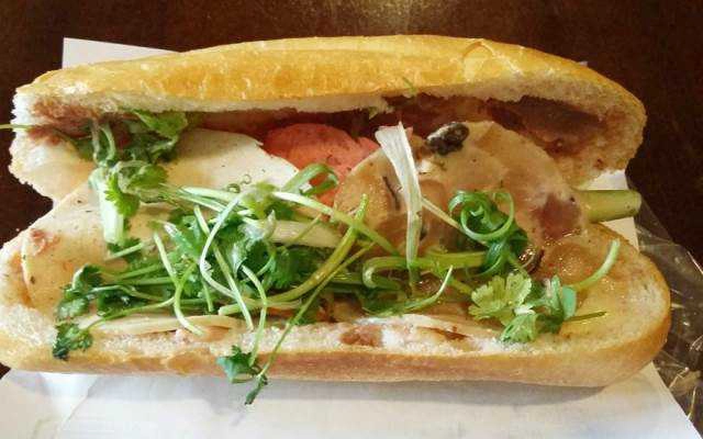 Tiệm Bánh Hoàng Long - Bánh Mì Hà Nội