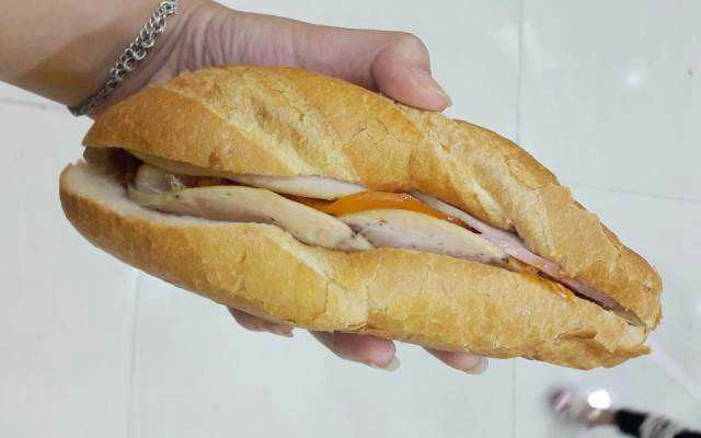 Tiệm Bánh Hồng Ngọc 37 - Bánh Mì Đặc Ruột