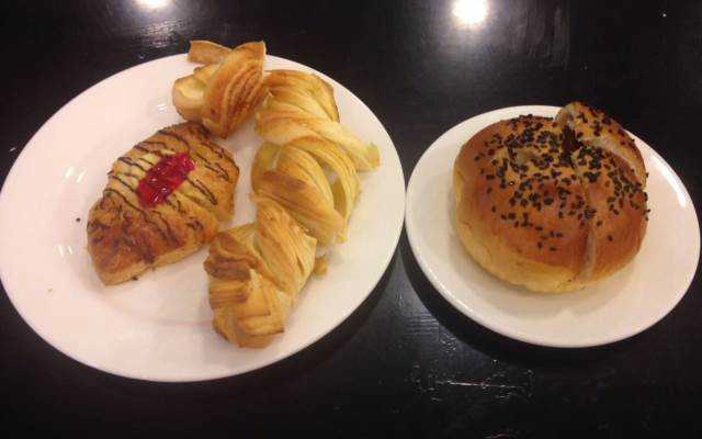 Tiệm Bánh Hùng Phong Bakery