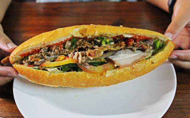 Tiệm Bánh Lò Bánh Mì Anh Tú
