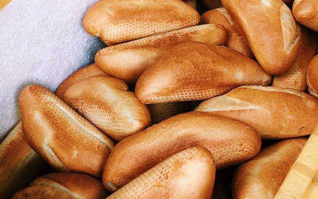 Tiệm Bánh Lò Bánh Mì Bình Đông