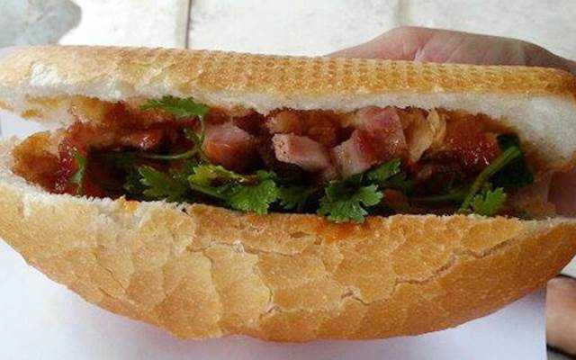 Tiệm Bánh Lò Bánh Mì Hoàng Hảo