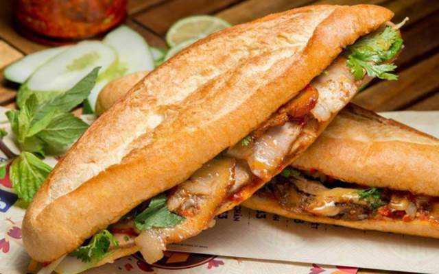 Tiệm Bánh Lò Bánh Mì Lương Oanh