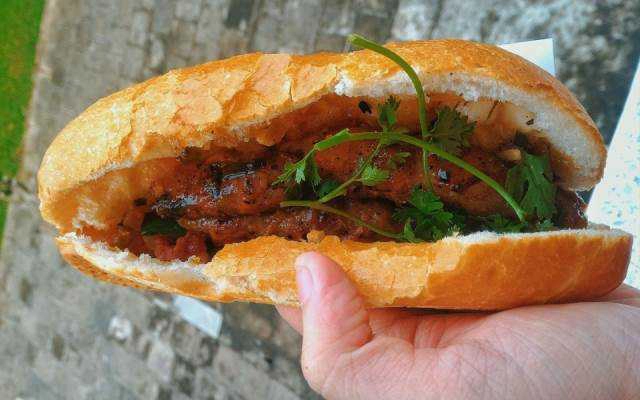 Tiệm Bánh Lò Bánh Mì Năm Khôi