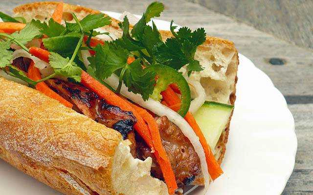 Tiệm Bánh Lò Bánh Mì Nguyễn Cường - Trần Não