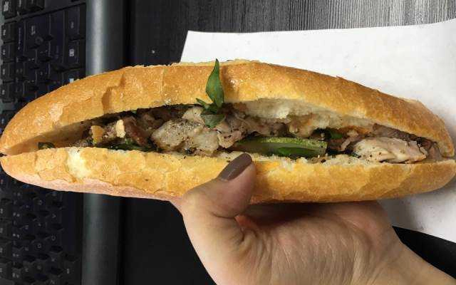 Tiệm Bánh Lò Bánh Mì Quốc Hùng