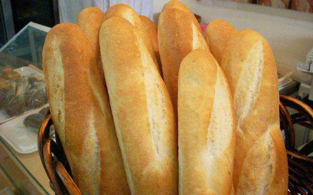 Tiệm Bánh Lò Bánh Mì Trung