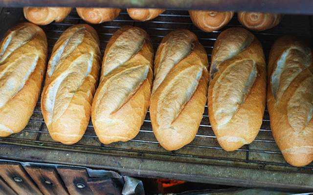 Tiệm Bánh Lò Bánh Mì Tư Bá