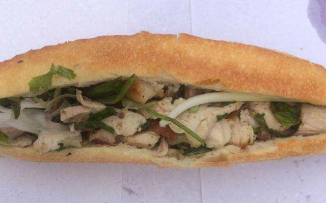 Tiệm Bánh Lò Bánh Mì Tứ Quý