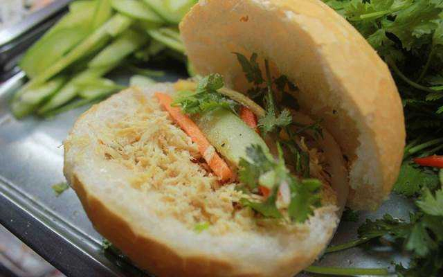 Tiệm Bánh Lò Bánh Mì Vạn Tín