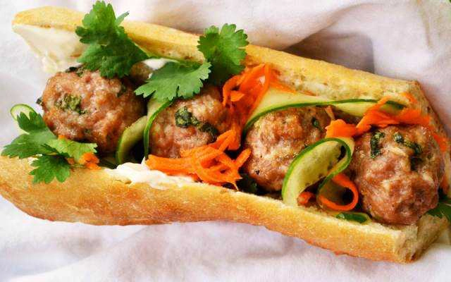 Tiệm Bánh Lò Mì Điện Đoàn Chơn Tư