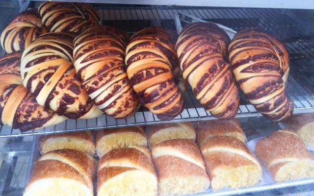 Tiệm Bánh Minh Quang - Bánh Mì & Bánh Ngọt