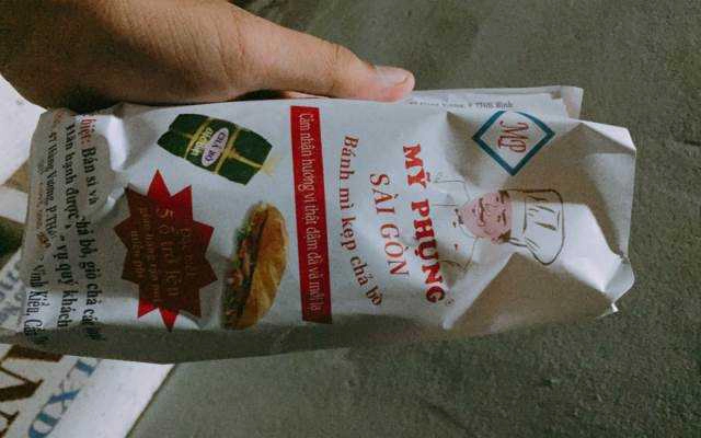 Tiệm Bánh Mỹ Phụng - Bánh Mì Kẹp Chả Bò - Hàn Hải Nguyên