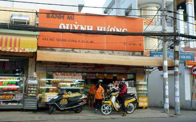 Tiệm Bánh Bánh Mì Quỳnh Hương - Nơ Trang Long