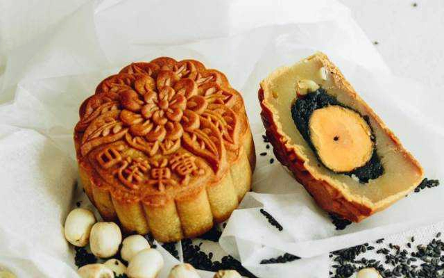 Tiệm Bánh Tai Thong Mooncakes