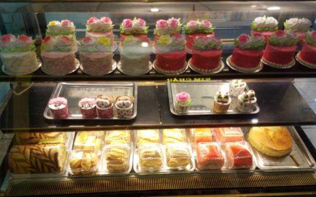 Tiệm Bánh Táo Đỏ Bakery