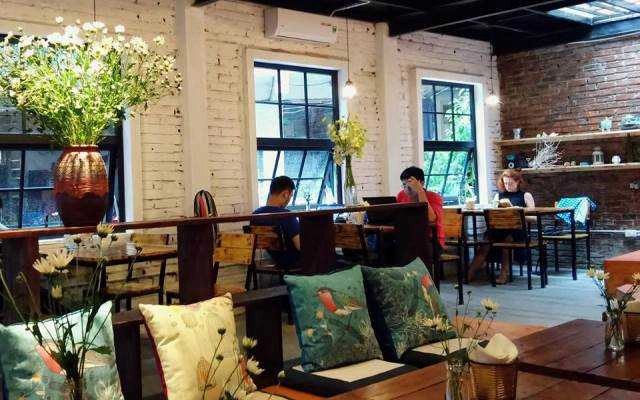 Tổ Chim Xanh - Bluebirds'Nest Book Cafe