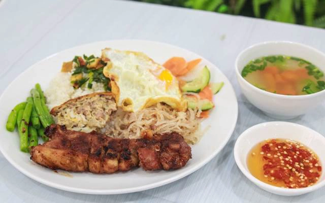Quán Ăn Trinh Sài Gòn - Cơm Tấm Sườn Cây