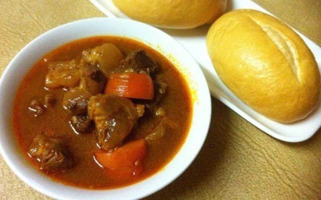 Quán Ăn Trung Hiếu - Bánh Mì Bít Tết & Sốt Vang