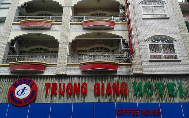 Trường Giang Hotel - Triệu Quang Phục
