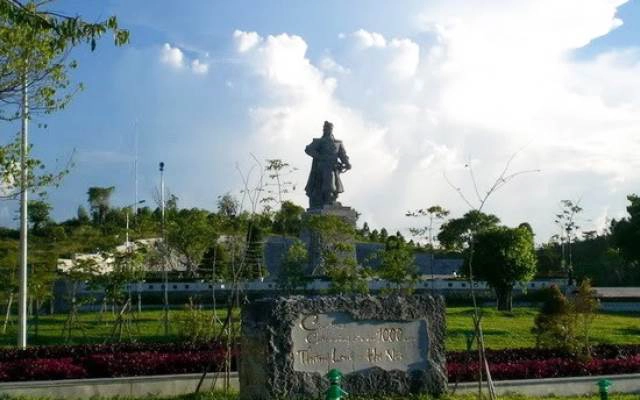 Tượng Đài Quang Trung