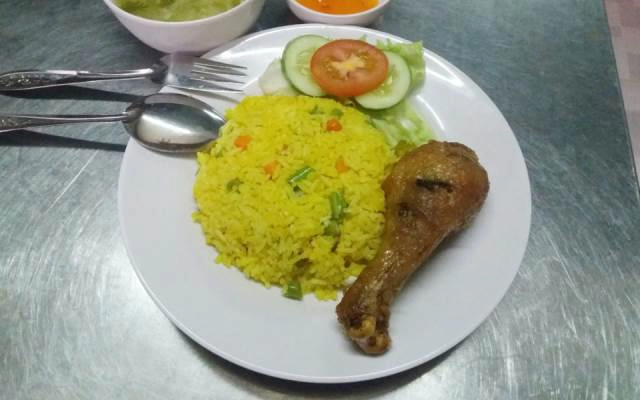 Quán Ăn Tuyết & Tuyết - Cơm Tấm, Cơm Gà Xối Mỡ & Bún Thịt Nướng