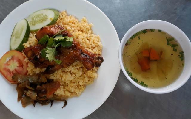 Quán Ăn Út Minh - Cơm Gà Xối Mỡ