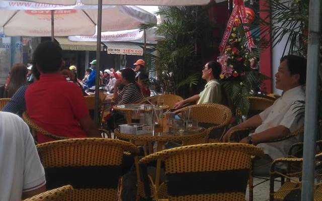 Út Ngân Cafe
