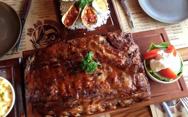 Quán Ăn Ụt Ụt Quán - Barbecue & Beer - Trường Sa