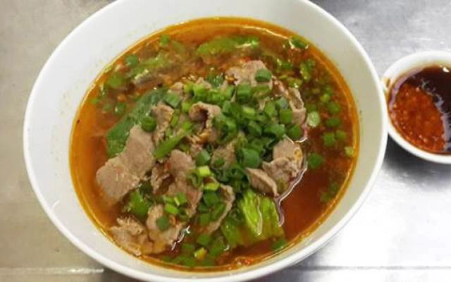 Quán Ăn Vinh Ký - Hủ Tiếu Mì & Xiên Que