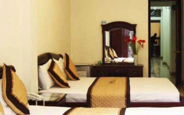 Violet Hotel 2 - Hàng Thùng