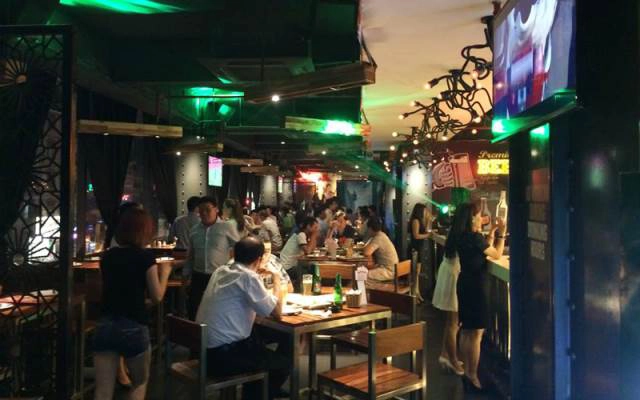 Nhà Hàng Vuvuzela Beer Club - Phạm Ngọc Thạch