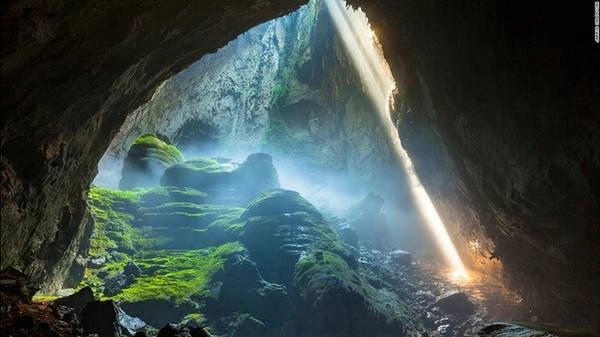 ‘Coi chừng khủng long’ trong hang Sơn Đoòng