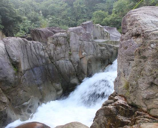 ​Săn tôm càng ở những dòng thác bạc