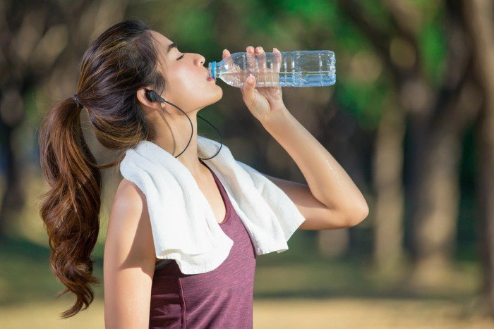 10 sai lầm khi uống nước