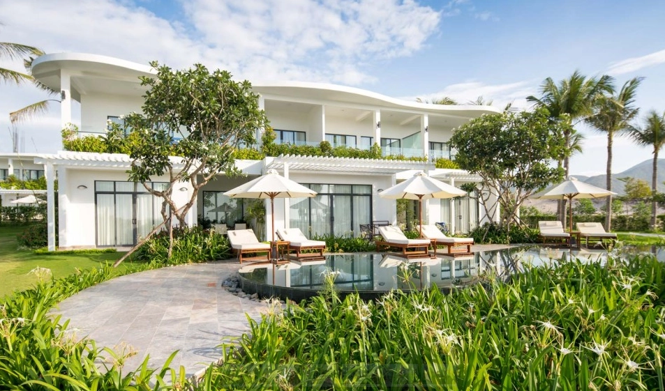 3N2Đ ở Cam Ranh Riviera Beach Resort & Spa 5 sao + Vé máy bay khứ hồi + Buffet sáng + 1 Buffet trưa hoặc tối chỉ 3.099.000 đồng