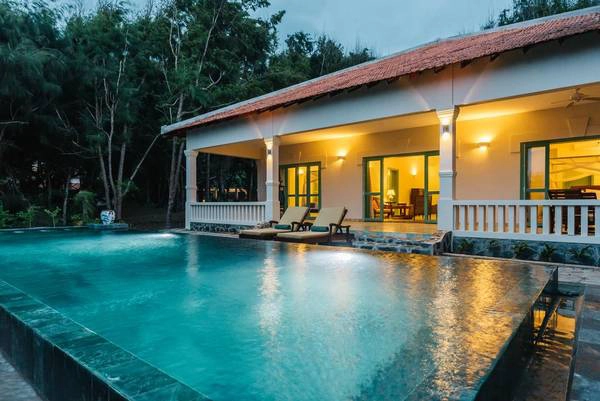 3N2Đ ở Poulo Condor Boutique Resort & Spa Côn Đảo + Vé máy bay khứ hồi + Tặng bữa ăn hoặc spa + Đón tiễn sân bay chỉ 5.999.000 đồng