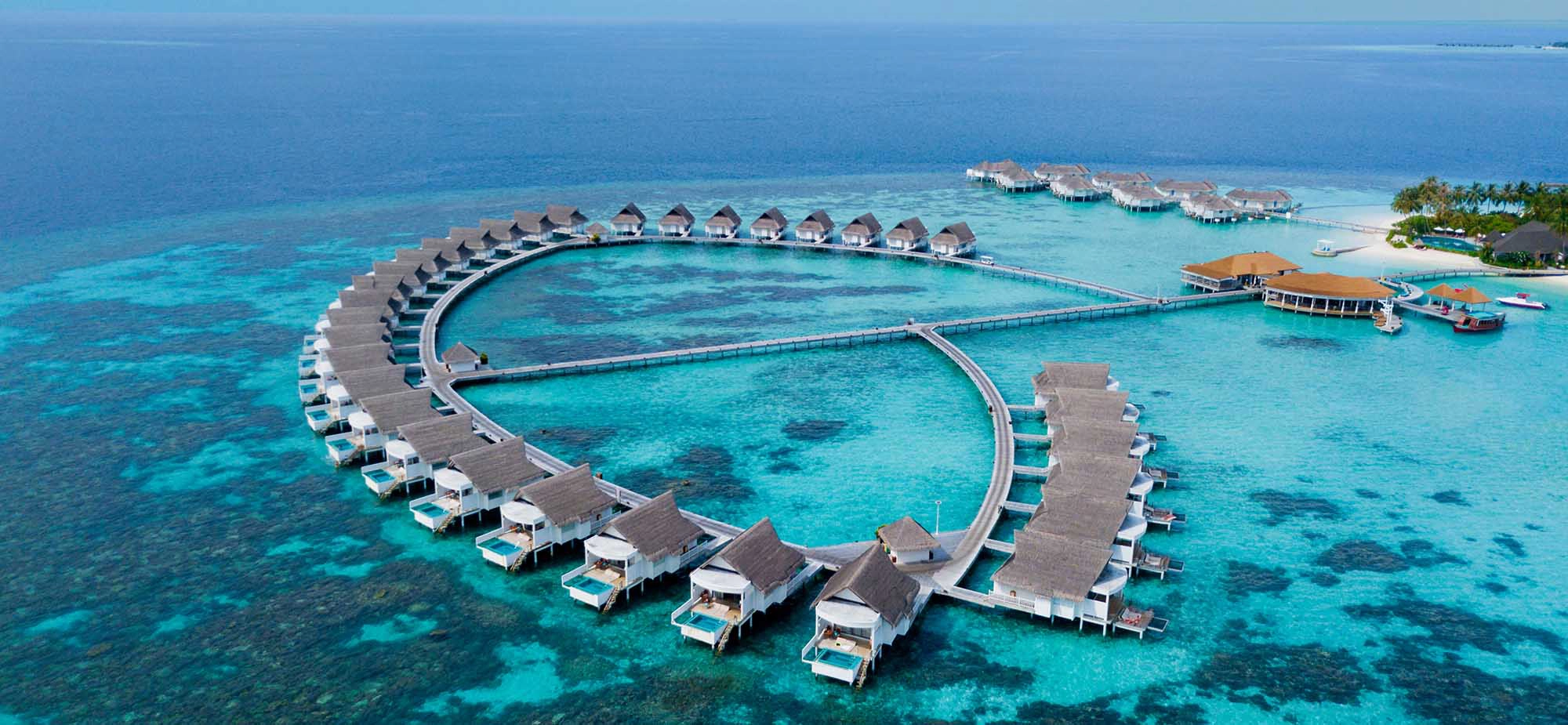 4N3Đ ở Centara Grand Island Resort & Spa Maldives + Vé máy bay + Trọn gói 9 Bữa ăn + Đón tiễn thủy phi cơ chỉ 36.799.000 đồng/khách