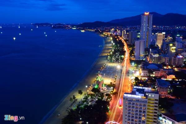 5 chàng ngoại quốc làm tạp chí Discover Nha Trang