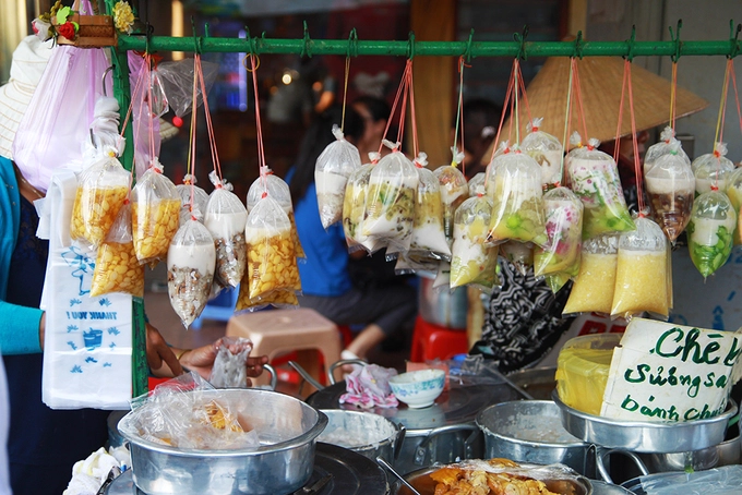 5 quán chè luôn đắt khách bất kể nắng mưa ở Sài Gòn