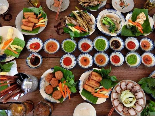 Ăn “cơm nhà” ở ngoài hàng: Ai cũng thử một lần khi ghé Sài Gòn