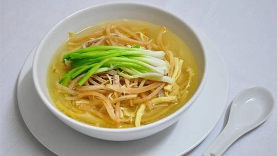 Ăn canh măng mực, nhớ thương Bát Tràng