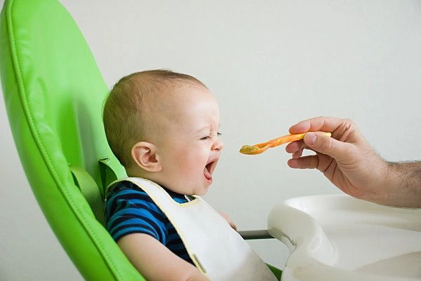 Ăn dặm sớm có ảnh hưởng gì?