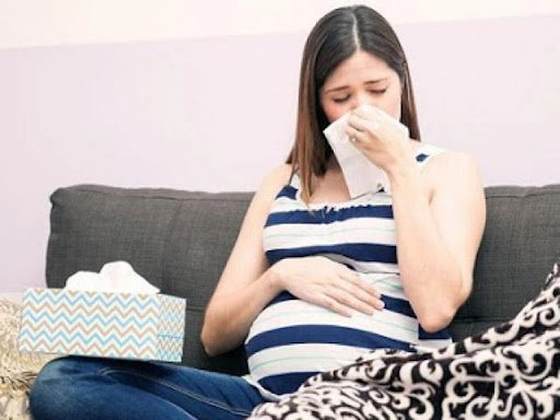 Bà bầu bị cảm cúm những tháng đầu thai kỳ phải làm sao?