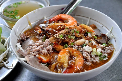 Ba quán hủ tiếu sa tế được chế biến công phu ở Sài Gòn